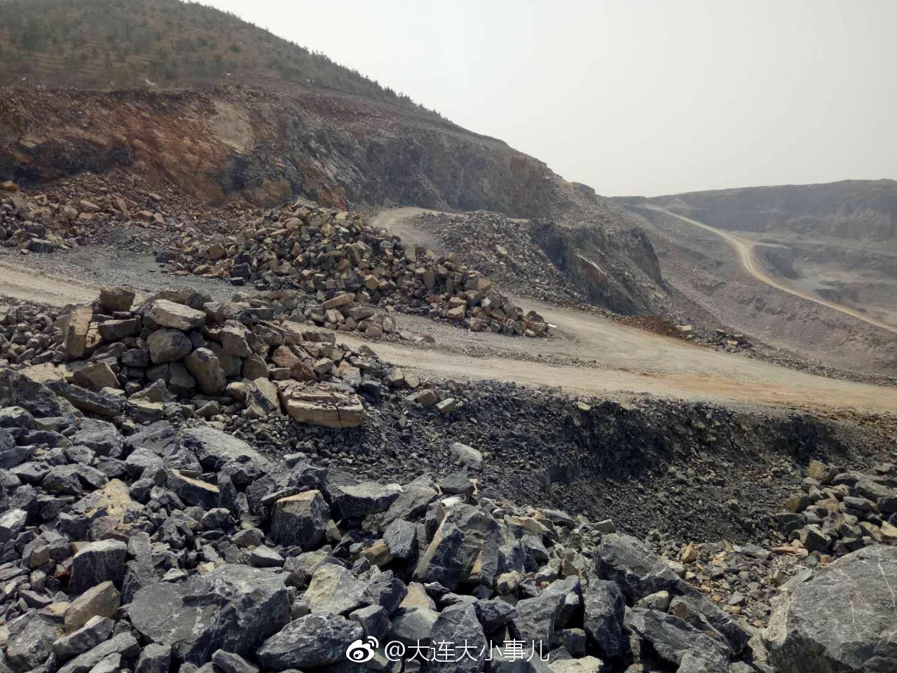 瓦房店谢屯小岛屯炸山卖石 百姓家居受损投诉无门