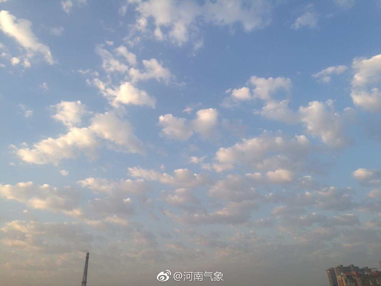 最美不过清晨天 看云 除了像一团一团"棉花糖"还像什么 图