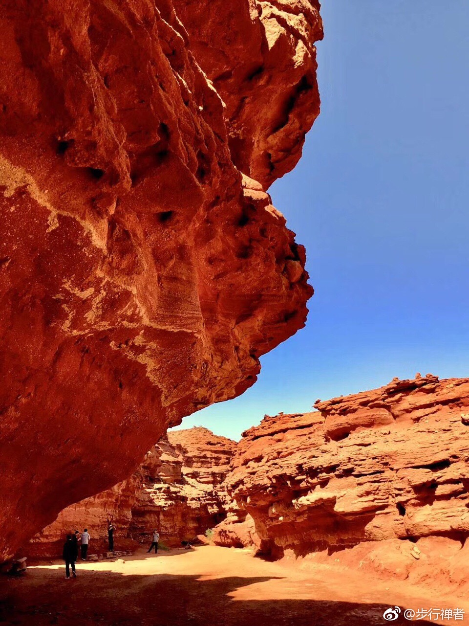 中国最后的秘境敖伦布拉格大峡谷深红色的峡谷