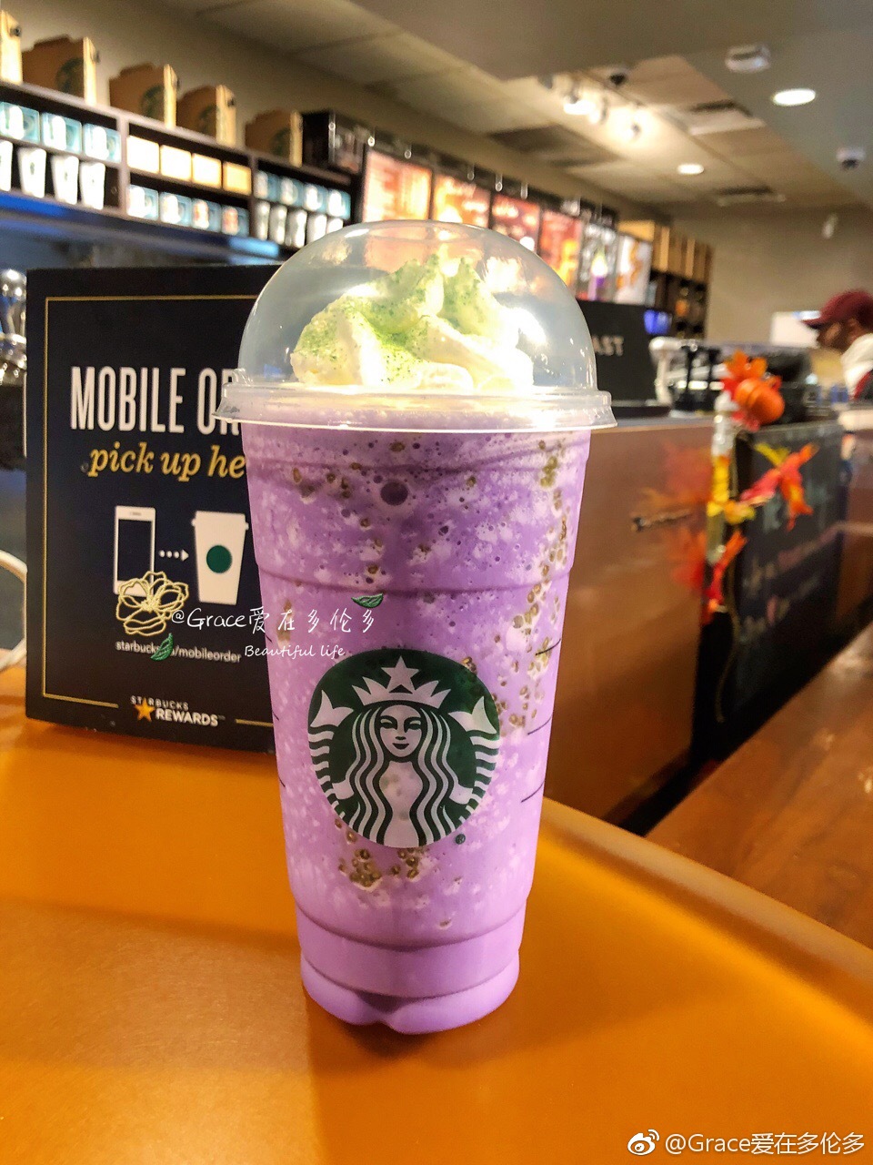 星巴克万圣节特饮:女巫星冰乐!买家秀和卖家秀差别有点大啊