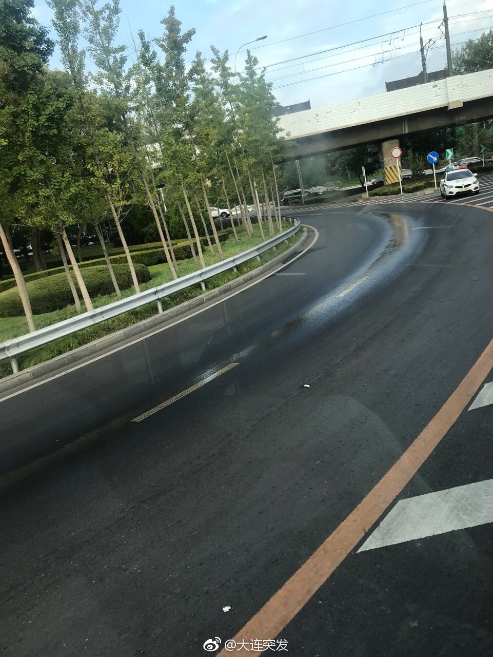 网友吐槽:东快路海达上桥口每天都是一股恶臭