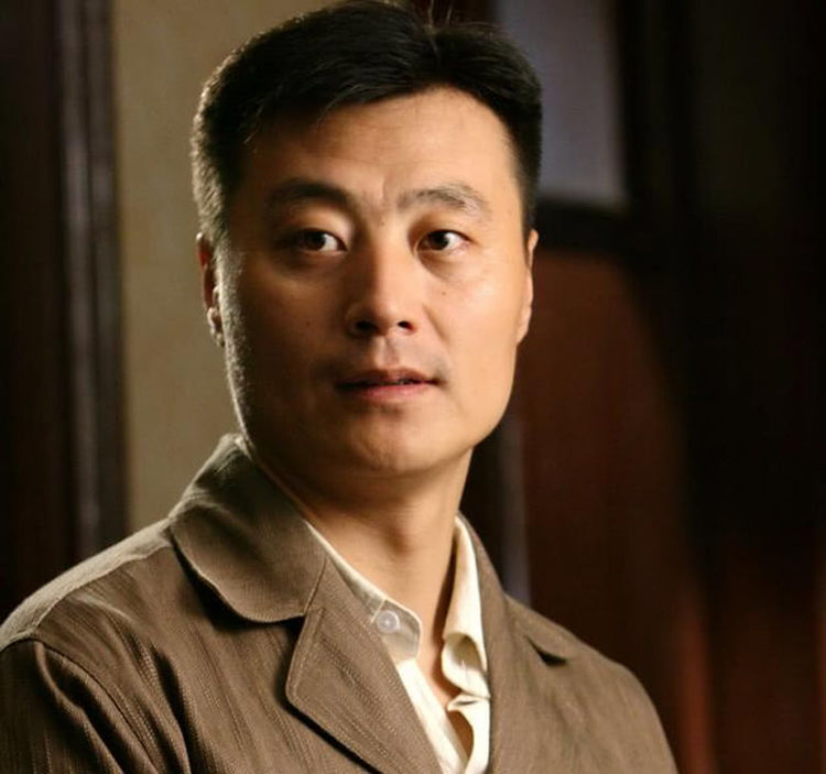 他大器晚成裸婚住地下室7年妻子不离不弃如今将妻子宠成公主