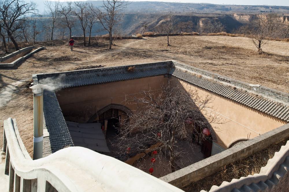 这样奇特的村落,在陕县有不少,比较有名的是西张村,曲村.