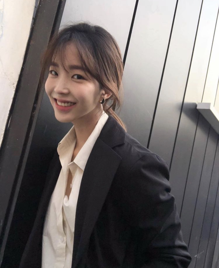 笑容很甜美的韩国女生就觉得笑起来好好看啊insahspirin