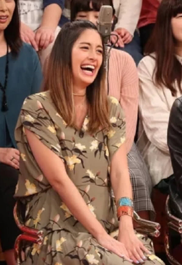 混血名模挺孕肚与寺庙主持结婚,高颜值被称小林志玲