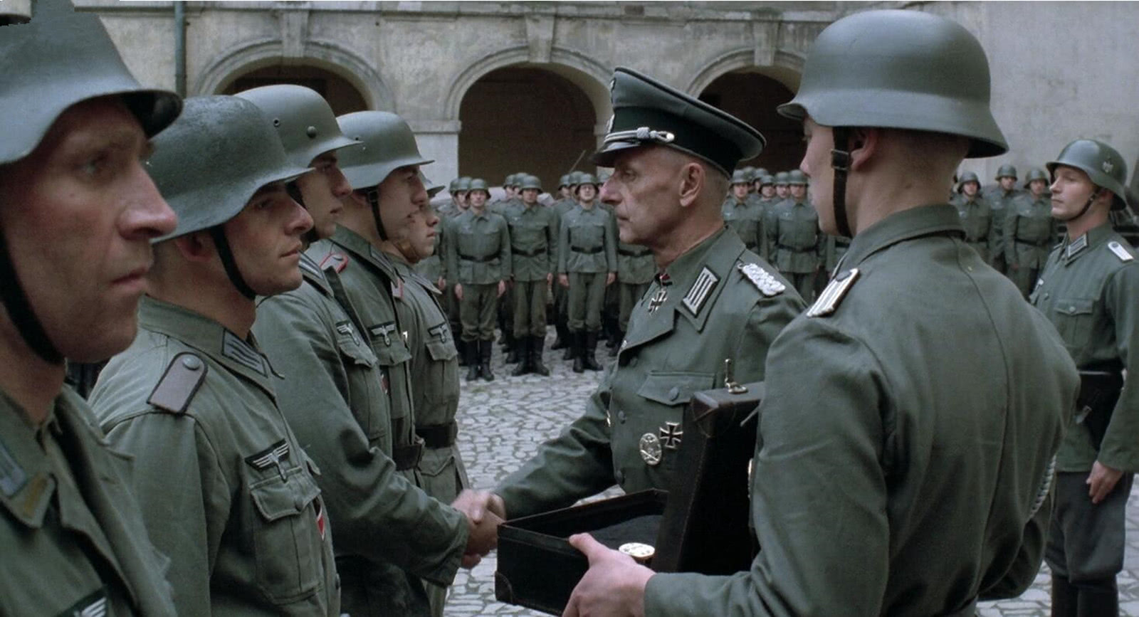 被誉为史上最残酷的战争,士兵只能活九分钟,活过三天能当团长