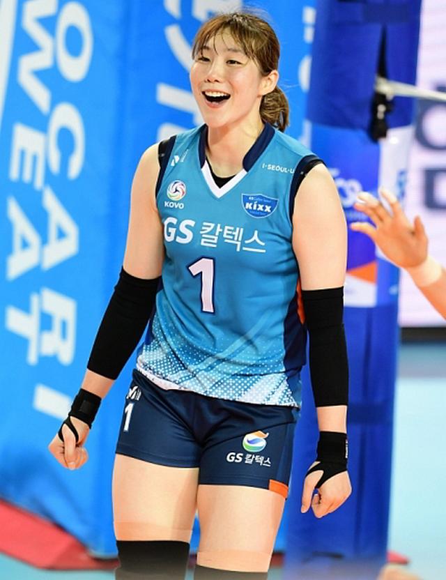 韩国女排:金熙珍为何无缘世锦赛?李素英阔别一年唱主角!