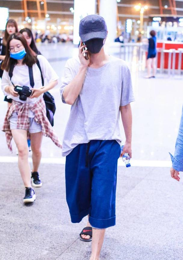华晨宇现身机场,这裤子太有亮点,又胖又矮,网友:太丑了!