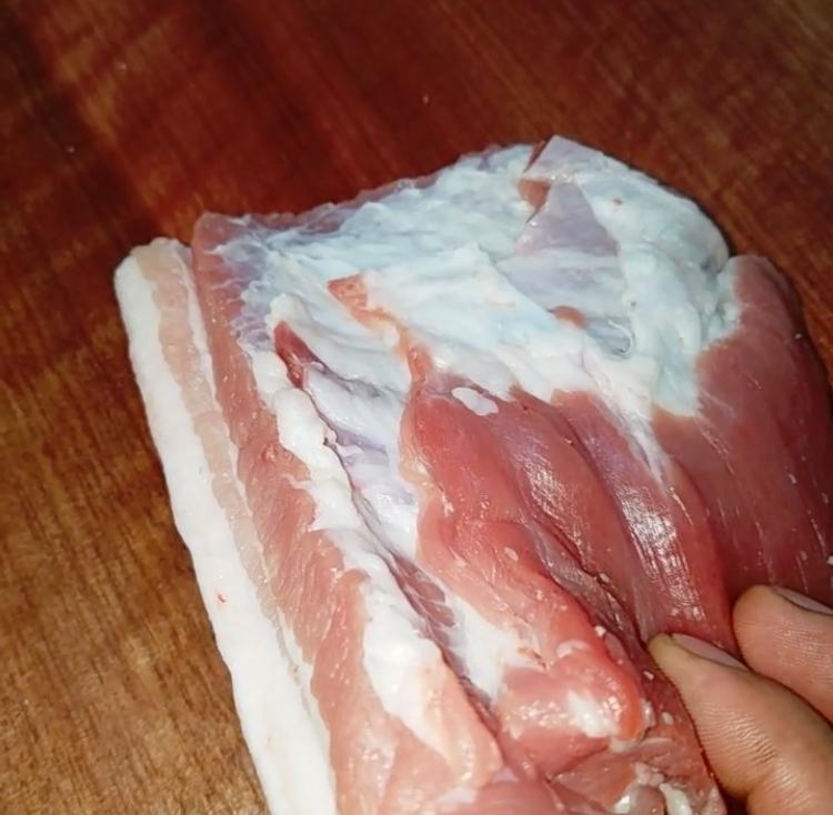 2斤肉做成两大块, 老婆一人吃光了