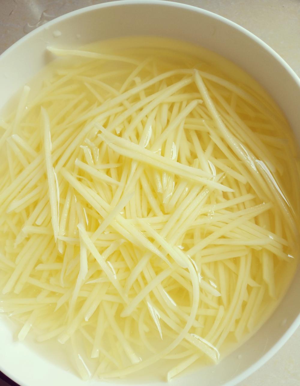 三伏天来一盘酸辣土豆丝也是不错的选择