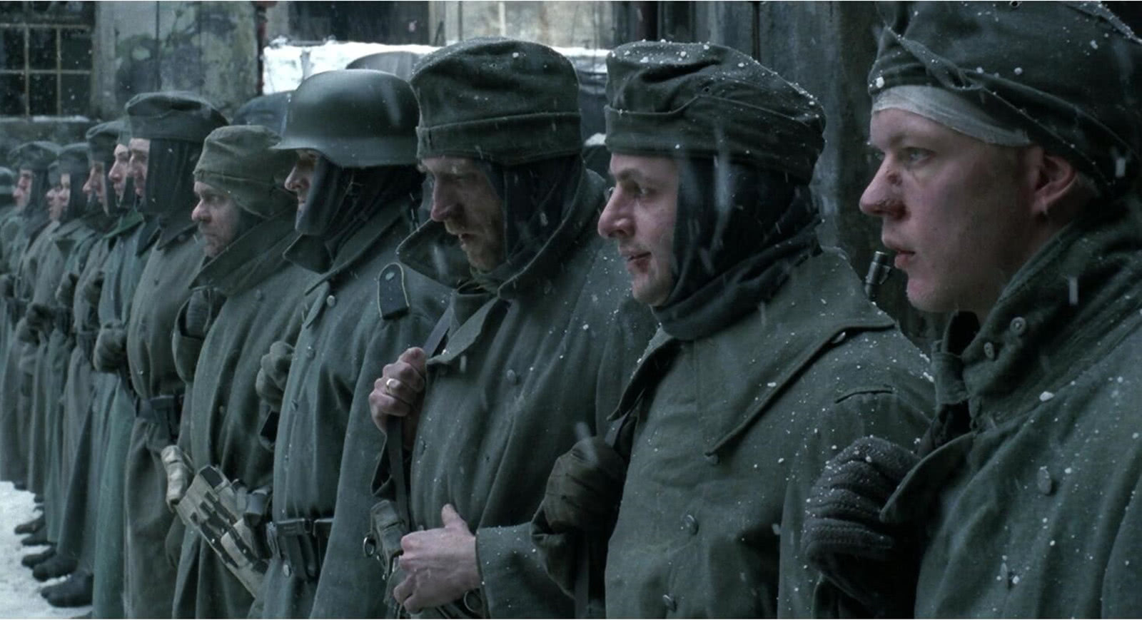 这场战役是爆发是在1942年的6月8号,截至到1942年2月2号结束,最终是以