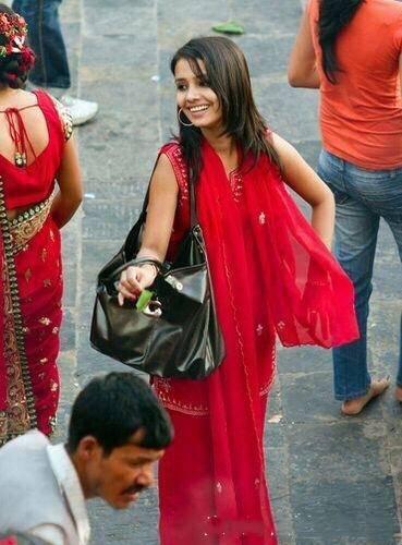 尼泊尔独特的婚姻制度允许一妻多夫必须为所有丈夫生孩子