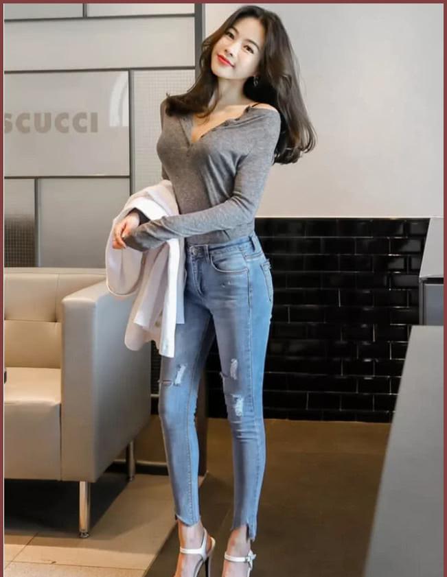 紧身牛仔裤的美女性感迷人青春动人