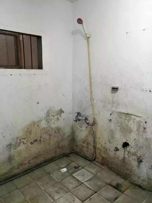 看看老公600块钱租的破房子,又脏又烂,我估计你看了都害怕!