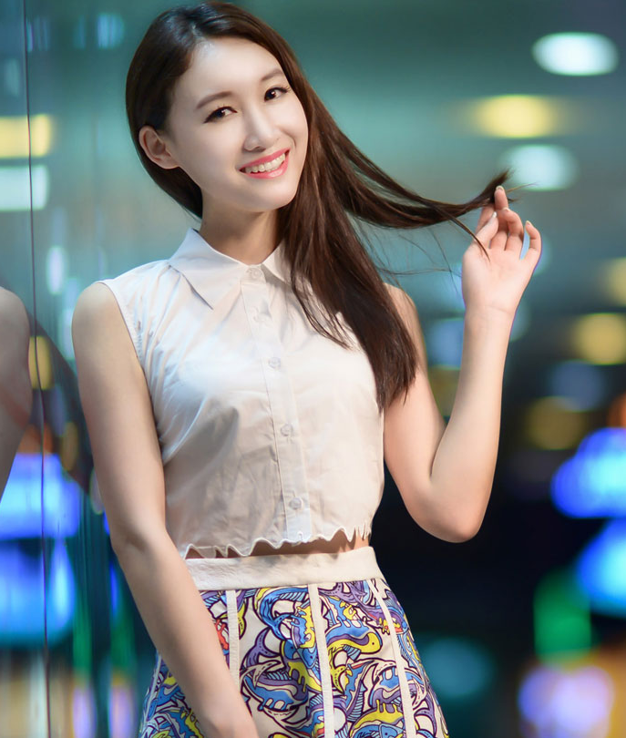 人像摄影,夜晚中的清纯美女生活照笑容甜美清新