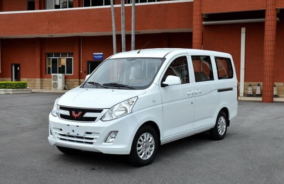 最便宜的面包车,终于降到3.48万,10月还是未能"扛大旗"