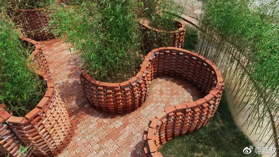 像"肠子"一样的"砖艺花园"