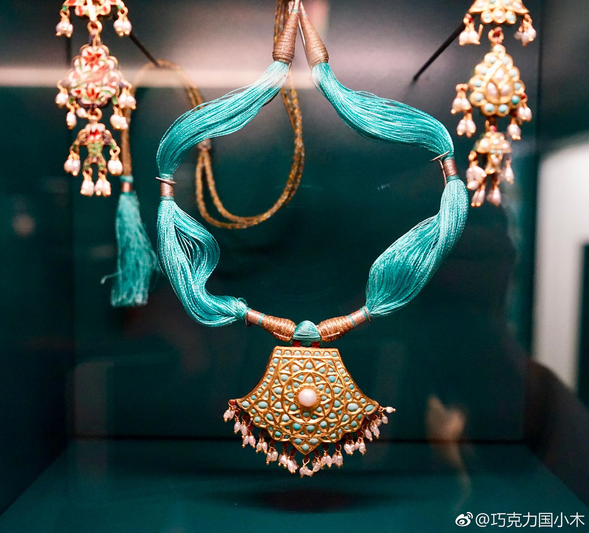 来参观历时5年重修开张的安特卫普钻石博物馆