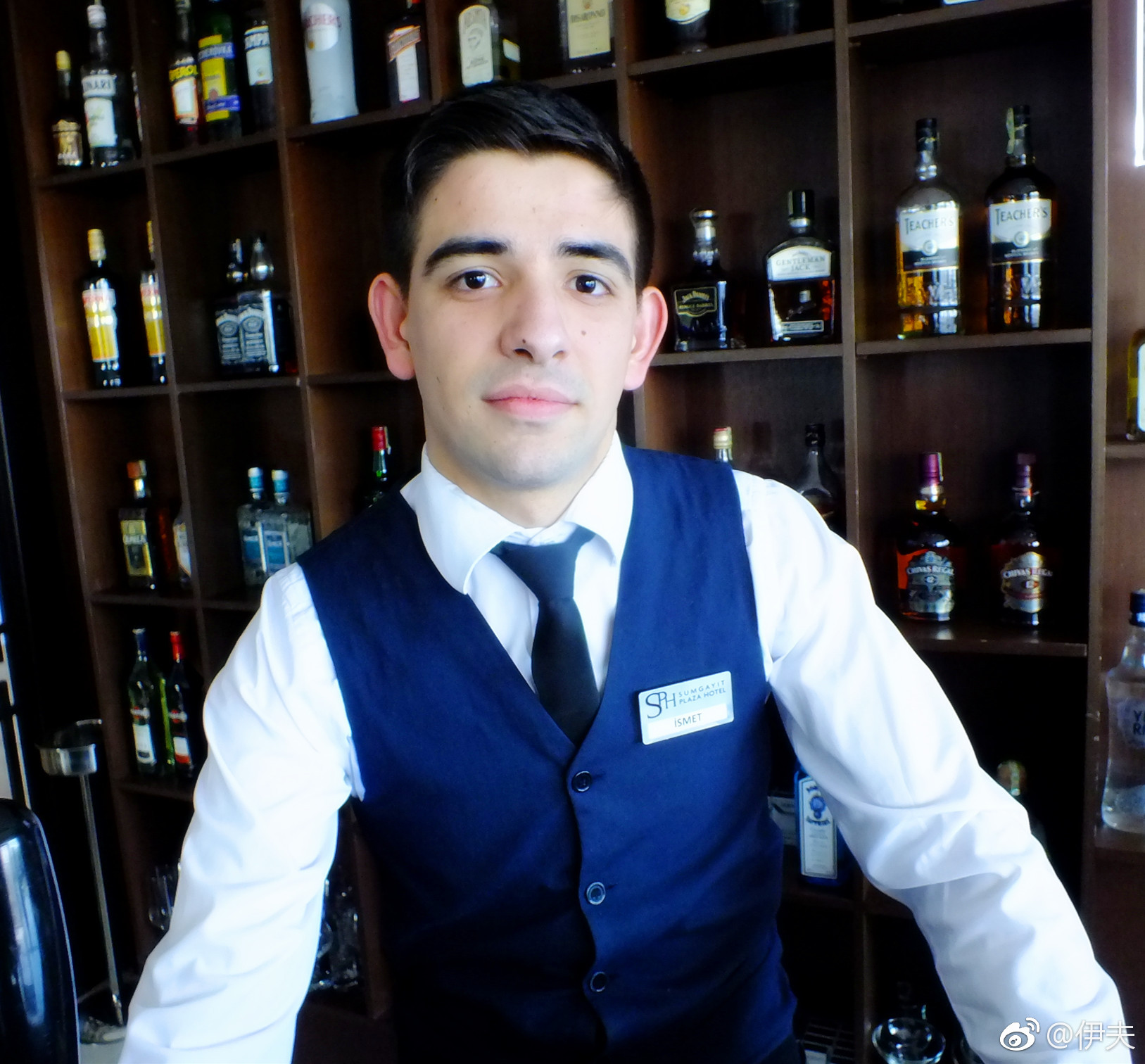 黑眼睛,黑头发的阿塞拜疆人与土耳其人有着源远的血脉关系