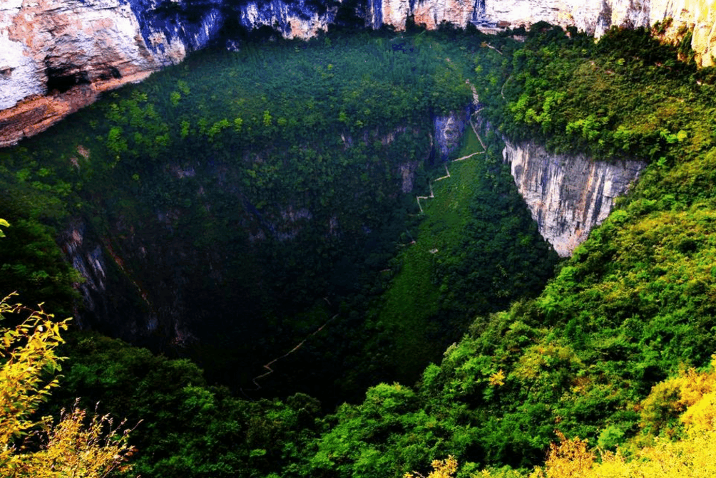 重庆奉节的小寨天坑堪称世界上最大的坑很是壮观