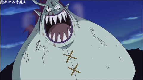 路飞被巨脚踩扁了,月光莫利亚把影箱疯狂踩了几脚,太可怕