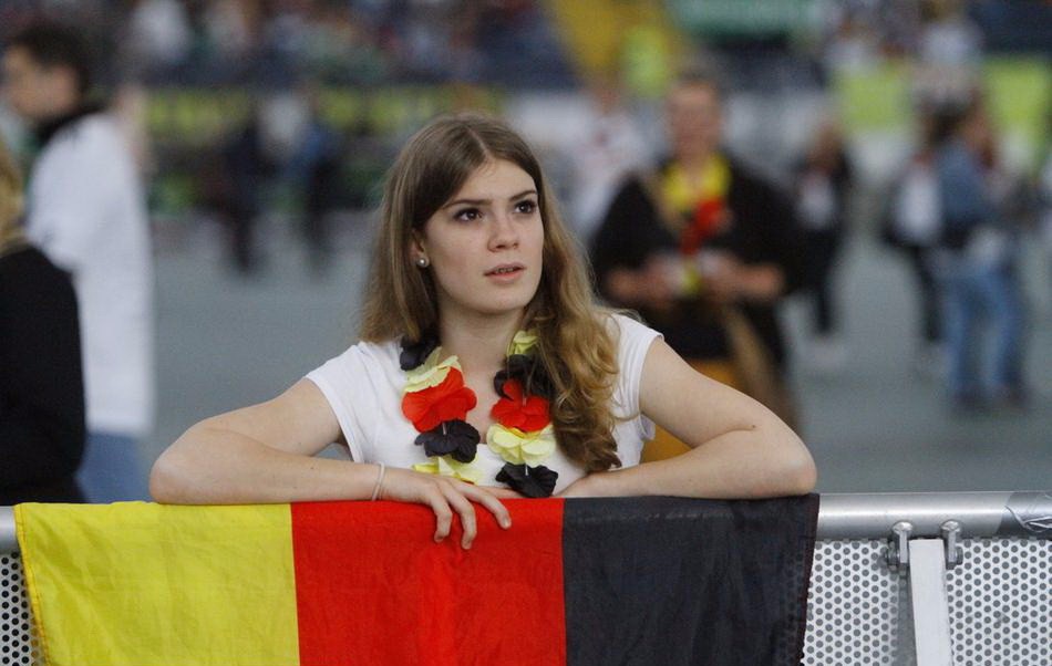 德国美女球迷演戏图片