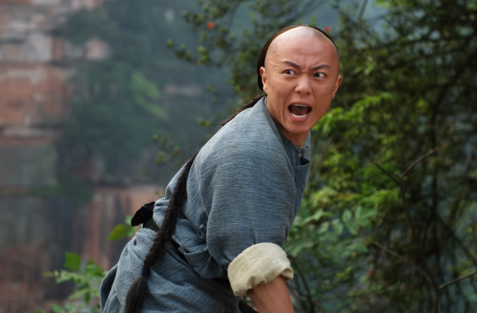 同是李连杰的干儿子,一个是当红明星兼导演,另一个却相差那么大