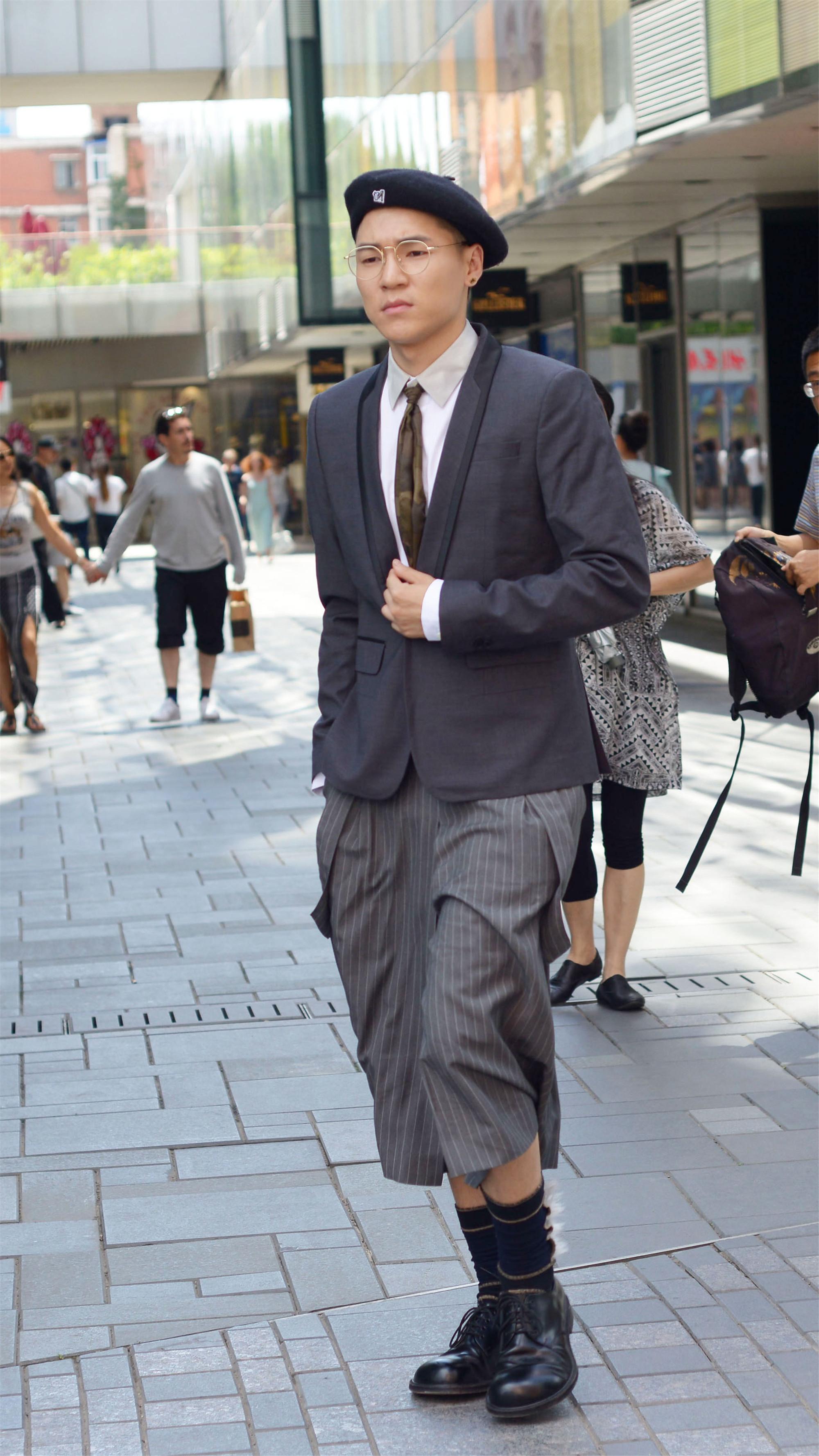 来这里逛街的帅哥什么样子的最迷人