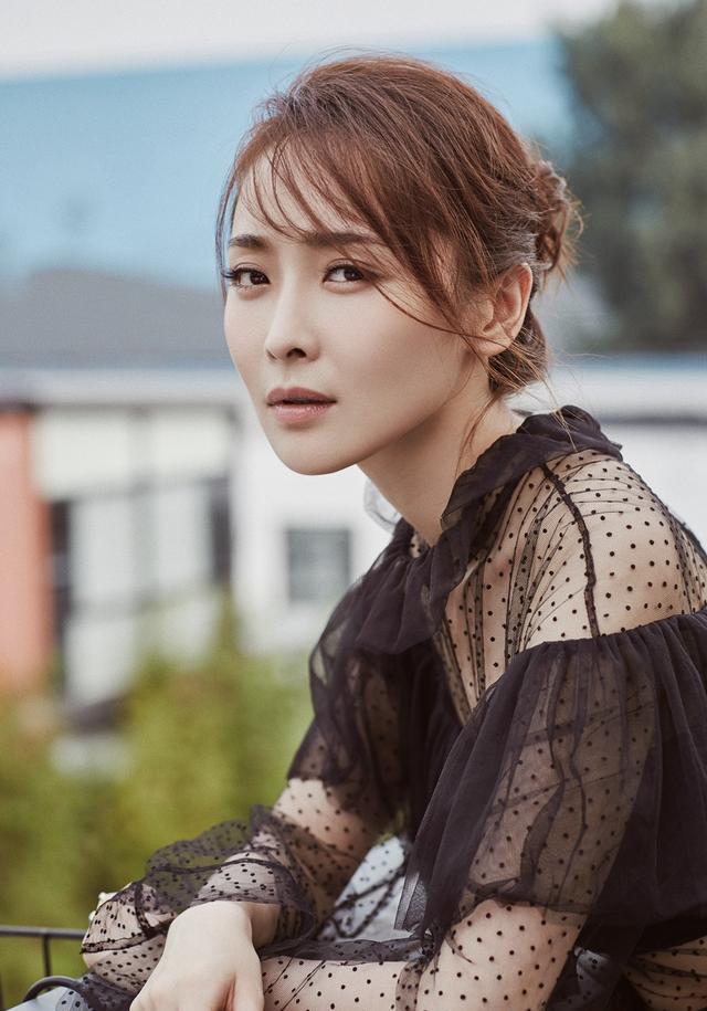 曾经作为谋女郎风光无限的她如今凭借两部女主戏再次翻红!