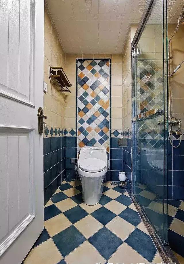 卫生间的墙面,是否需要贴上腰线?