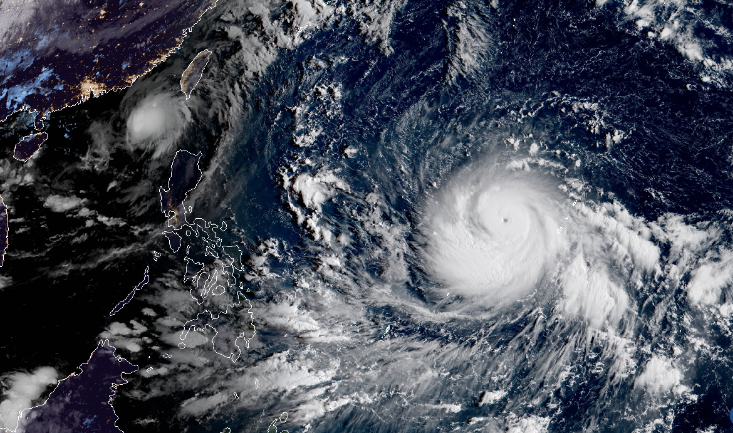 台风山竹风眼打开已成强台风,权威预测:17级超强台风逼近广东!