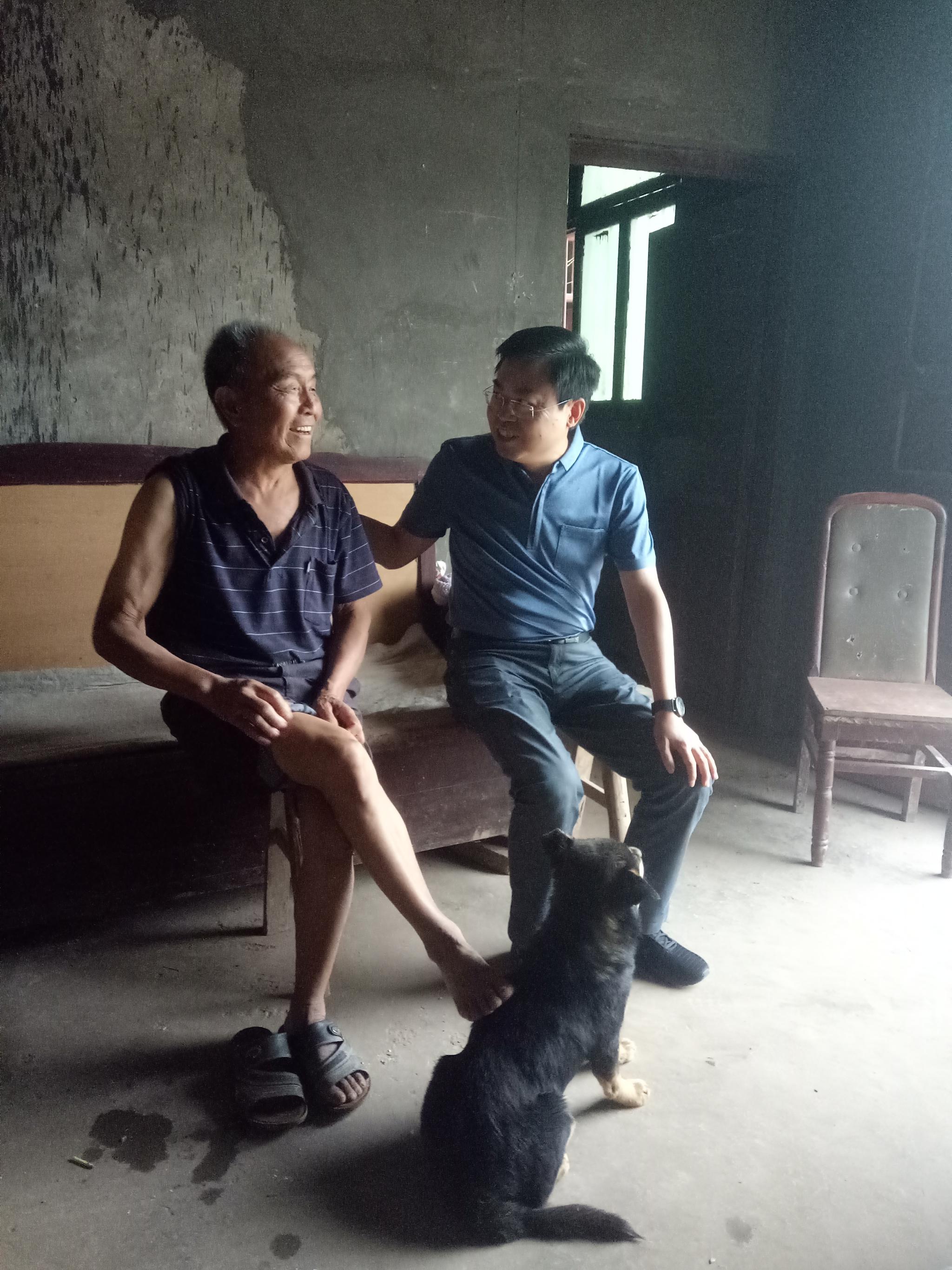 "大路不平旁人踹"!李渡那边这个老头真的"缺吃少穿"吗?