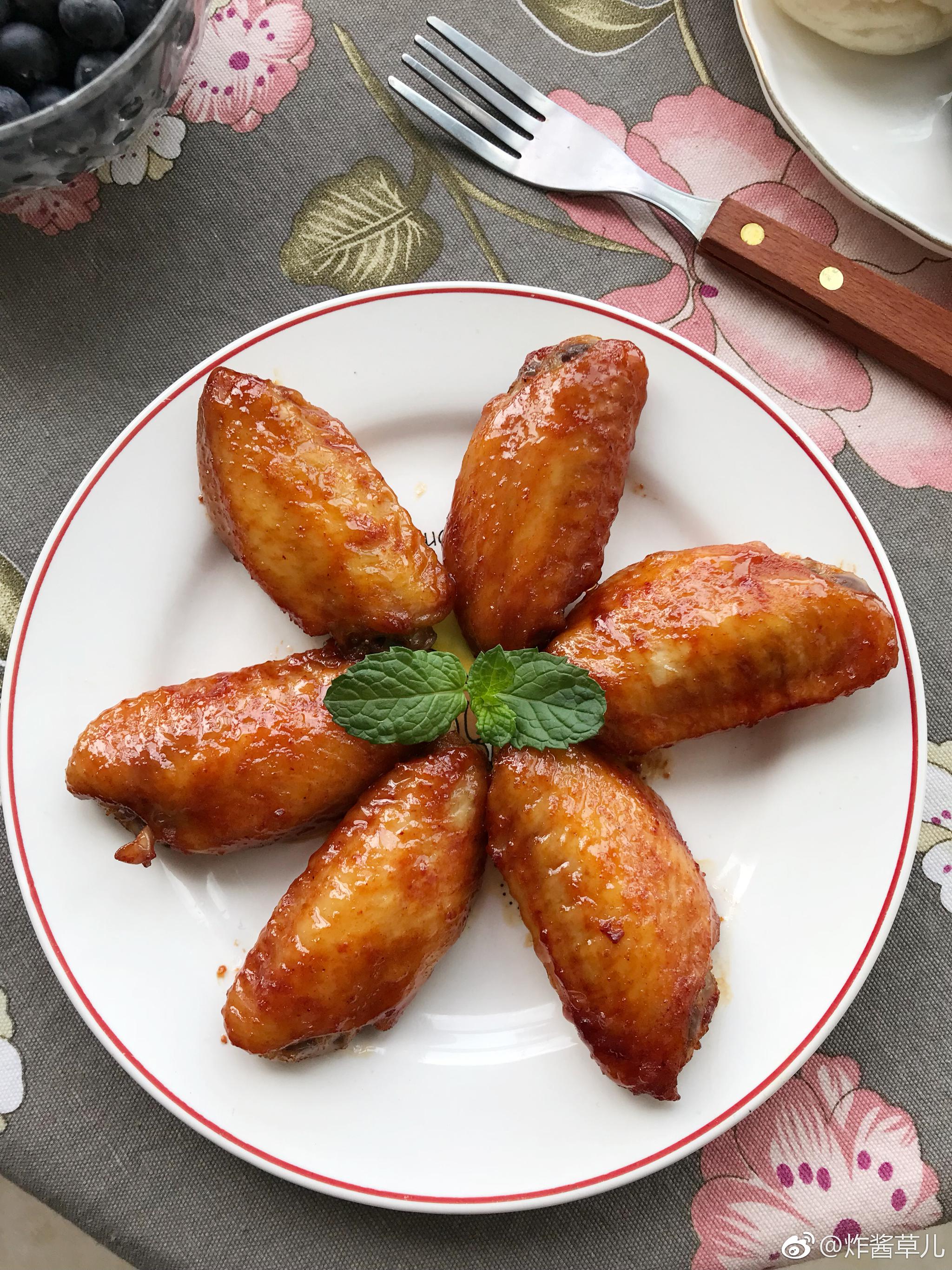 蜜汁烤翅小面包牛奶蓝莓