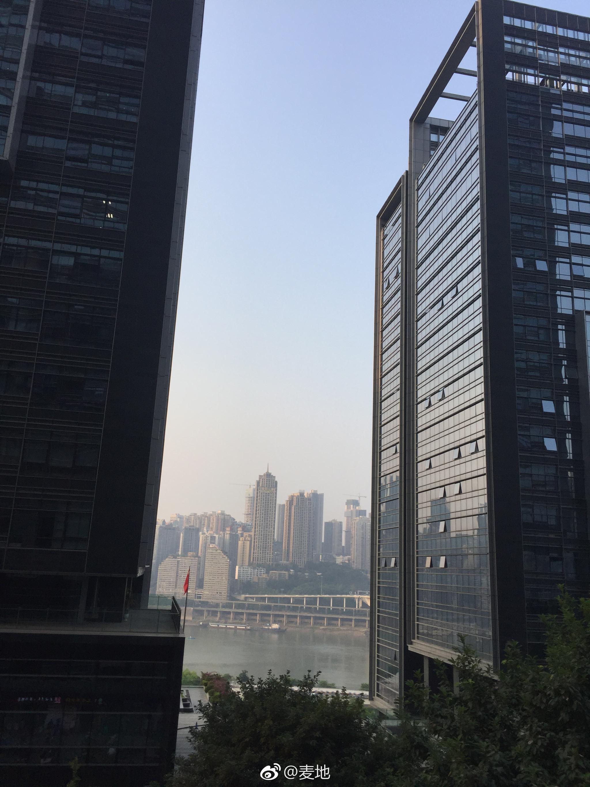 (图摄于江北嘴金融街) 67小时候,开门见山.