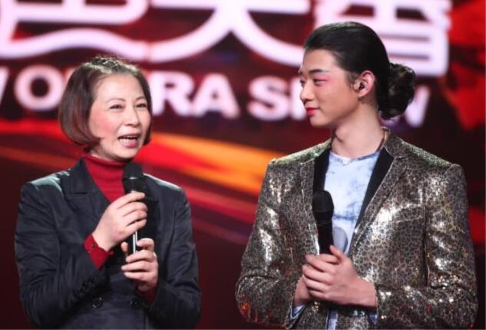 生活,如今儿子也成名了,前夫又跑来沾光|火风|仲小萍|前夫_新浪新闻
