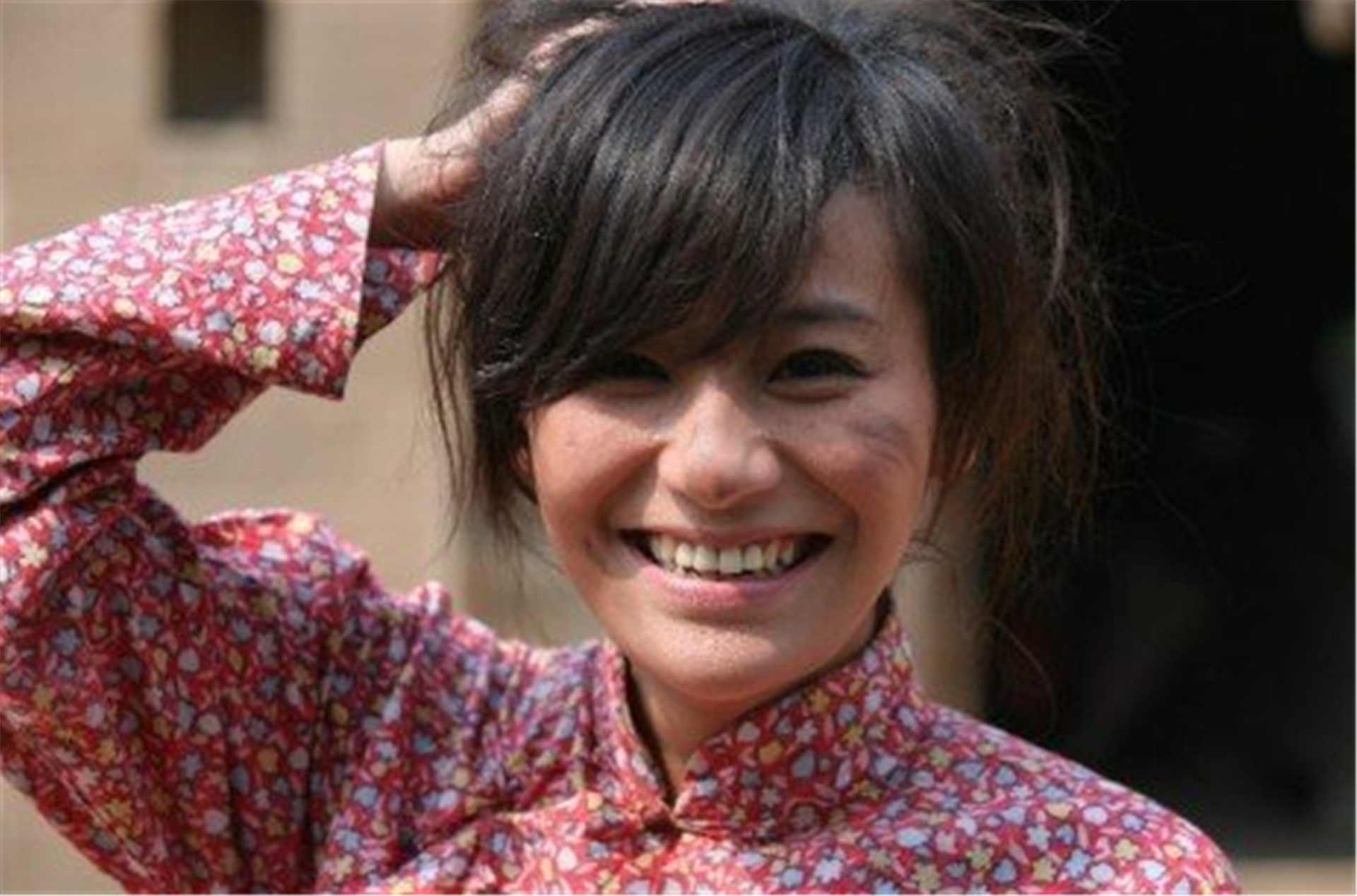 爷爷捡回一个傻女人爷爷往门口一看每晚听见口哨声