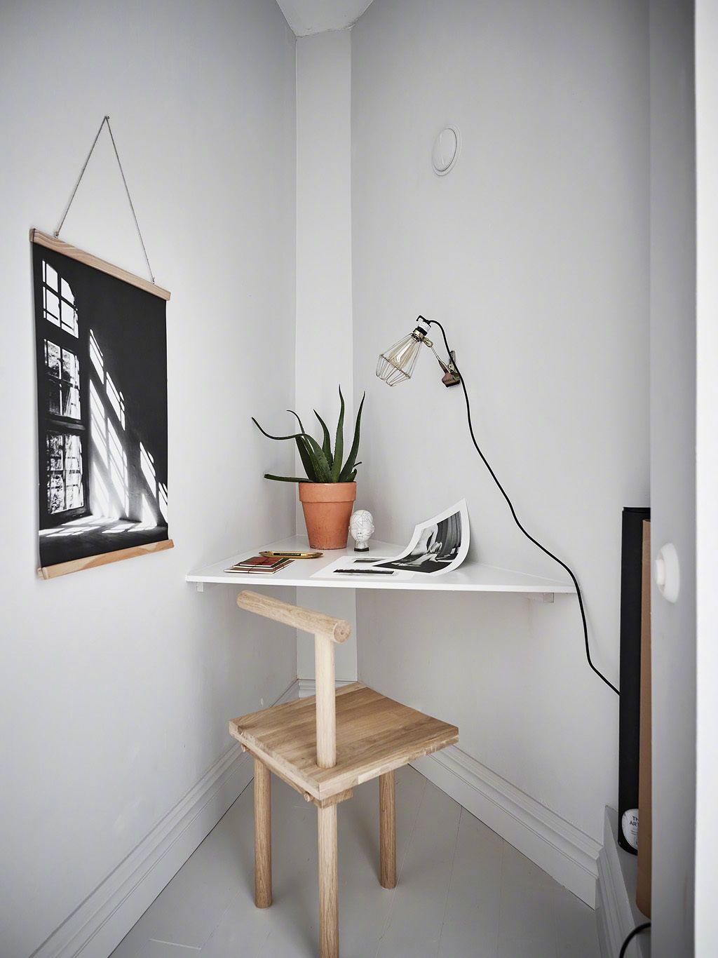 灰度房间,冷静沉稳.