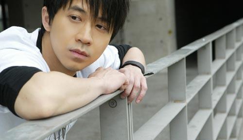 曾经的情歌王子, 今落魄到开直播怕没人, 竟抽奖吸引|光良|品冠|童话