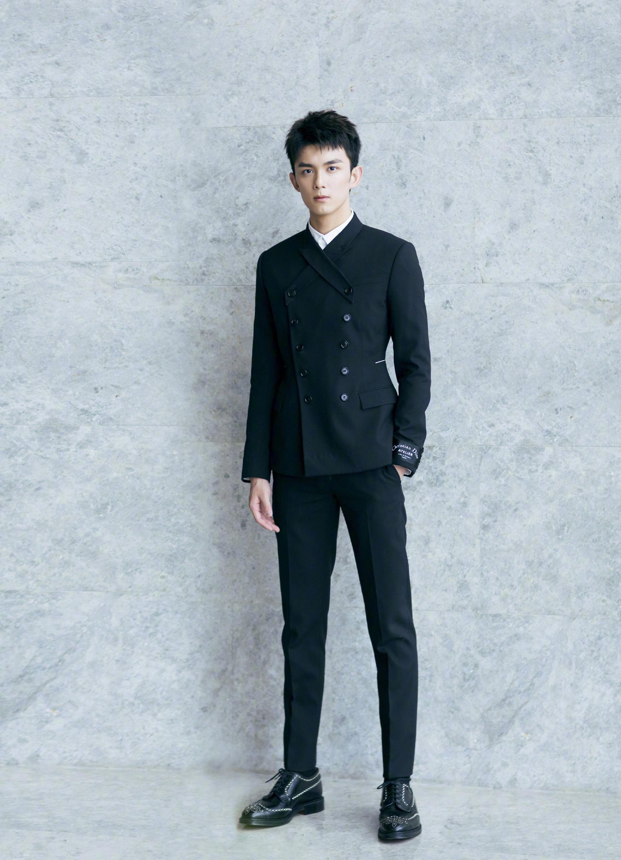 吴磊 西装黑西装的三石弟弟太让人心动了