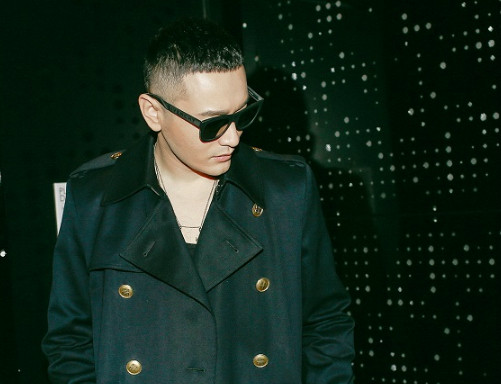 黄晓明超短圆寸组图硬汉风格气场十足