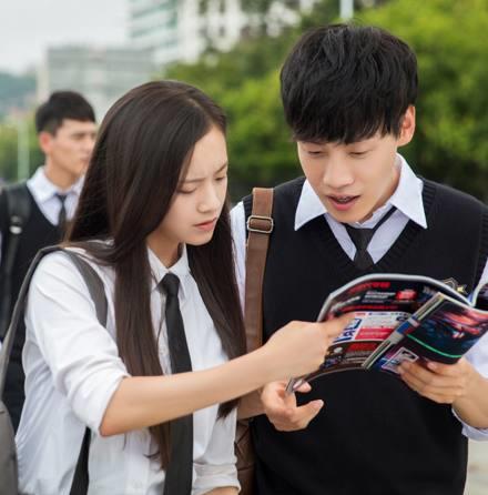 《同学两亿岁》:一首关于卡多希的诗,和一个活