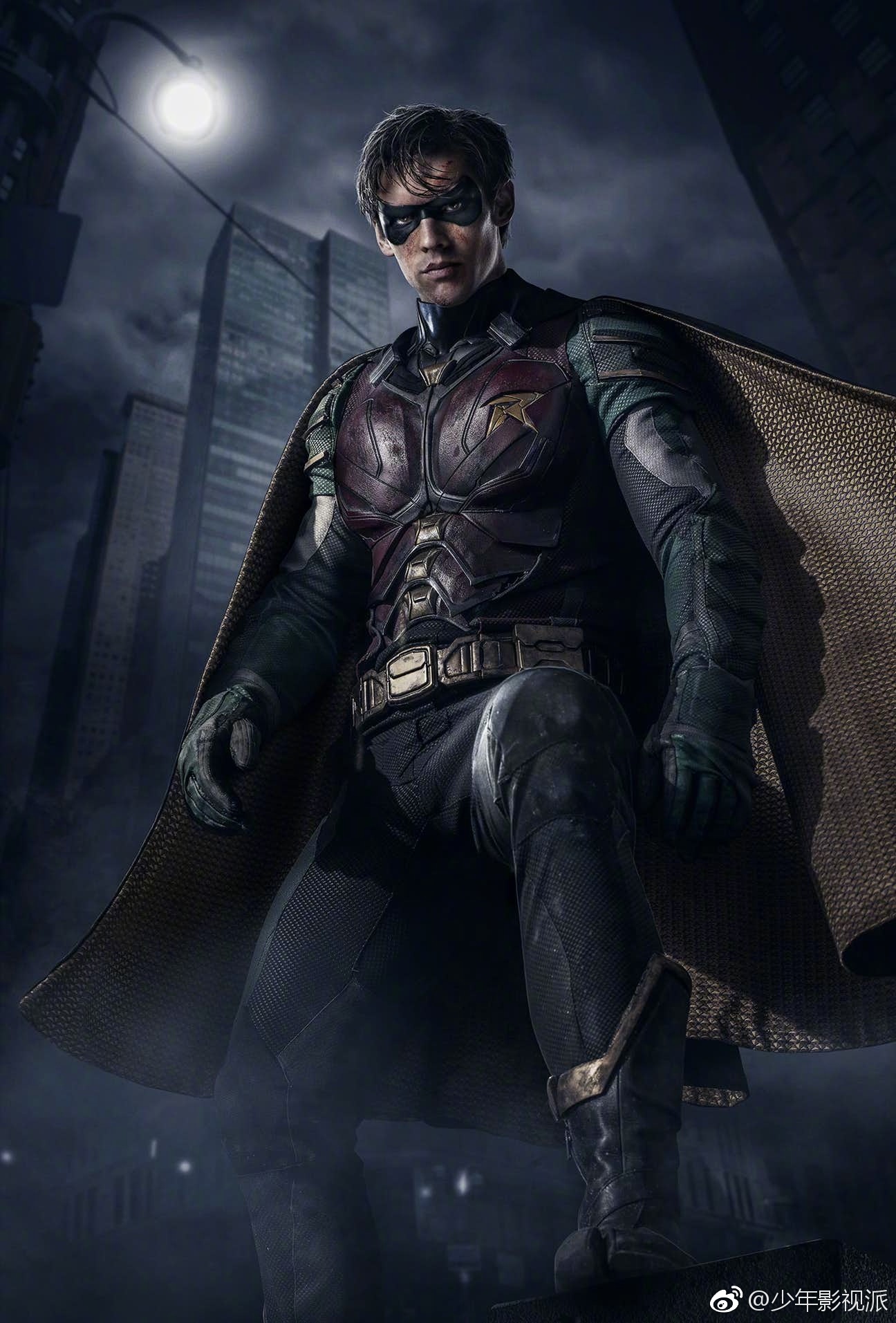 dc真人版剧集发布罗宾迪克格雷森的定妆照