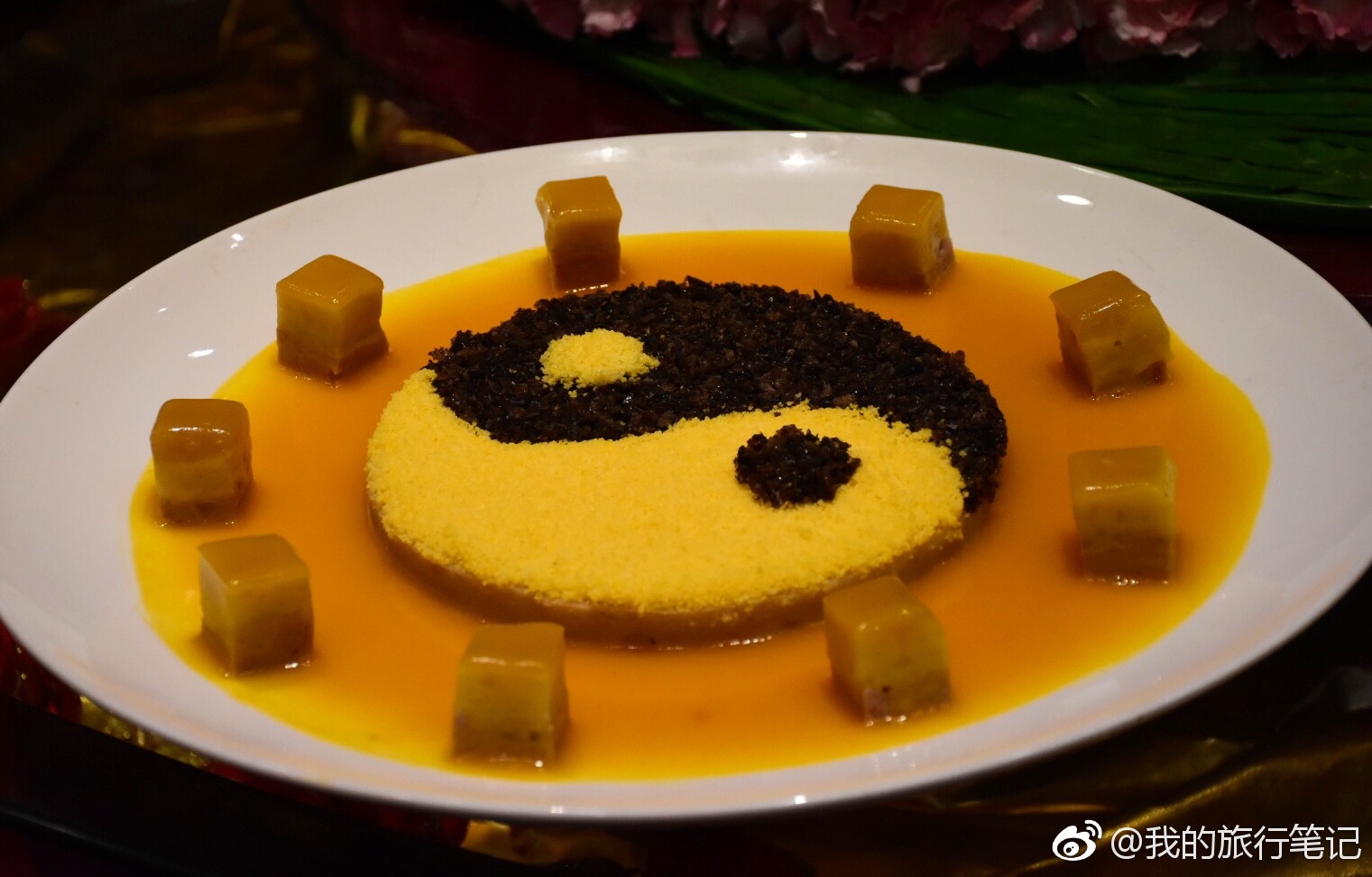 深夜发吃,武当山太极会馆道家斋菜满桌全都是象形素斋