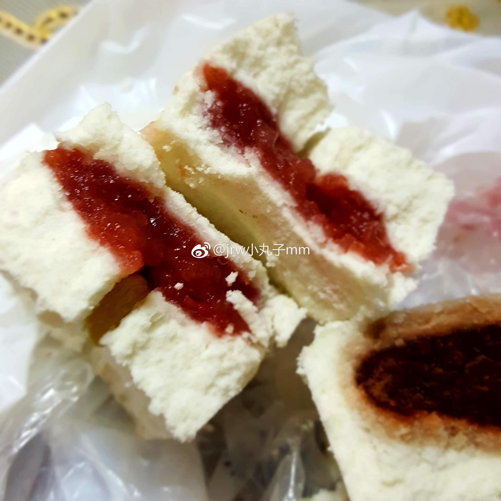 『芝兰斋糕干』许久不吃甚是想念,不过现在已经涨到3元一块了,软糯黏