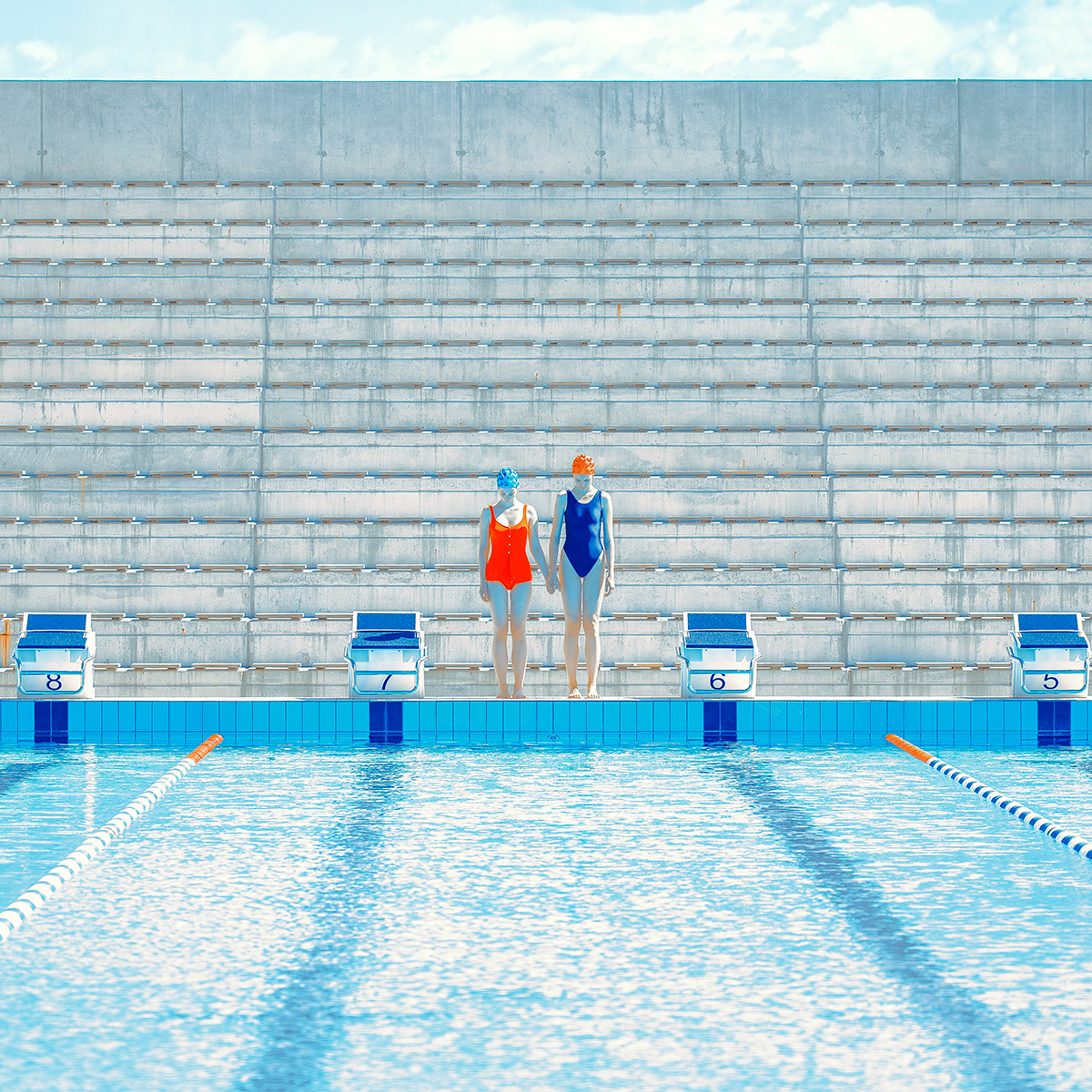 The swimming pool is open. The swimming pool is open. Плитка для бассейна. Общественный бассейн. Learning to swim.