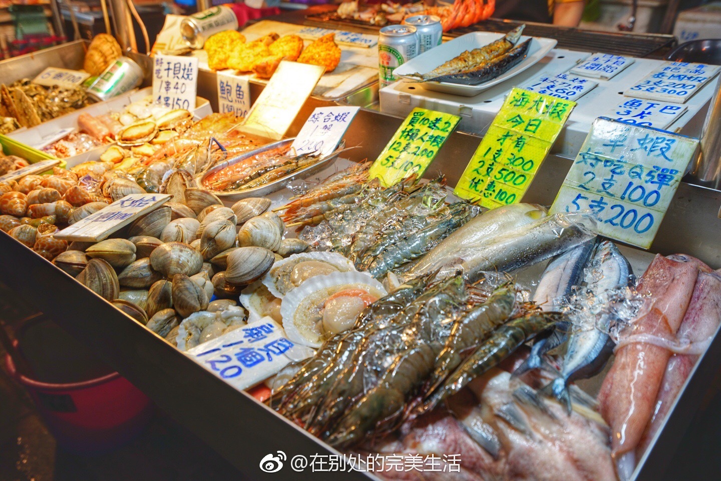 宁夏夜市是台北少数将摊贩集中在道路中间的夜市