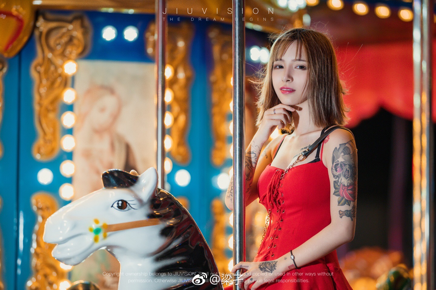 写真约起来,花臂小姐姐.我也想去纹一个花臂.