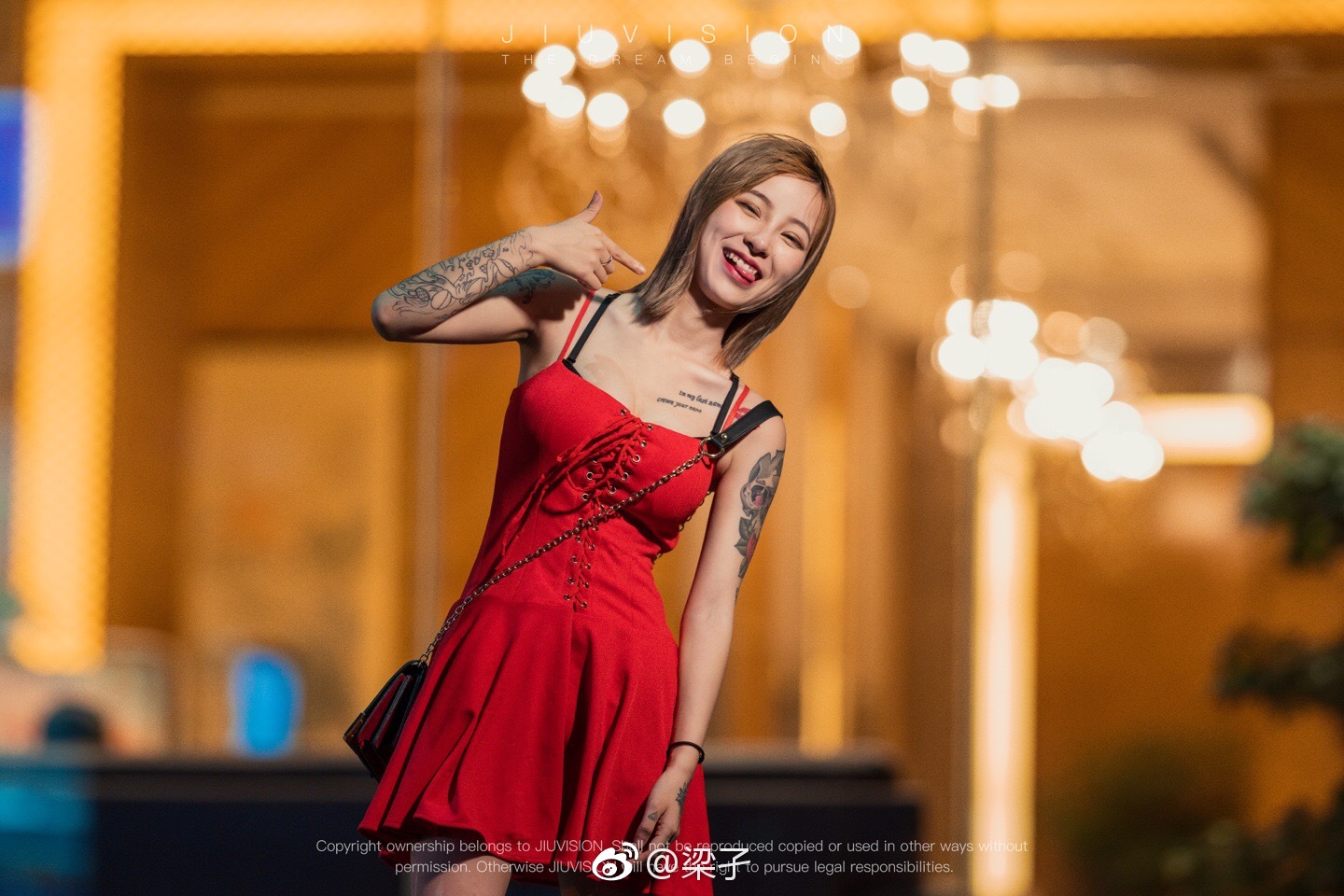 写真约起来,花臂小姐姐.我也想去纹一个花臂.