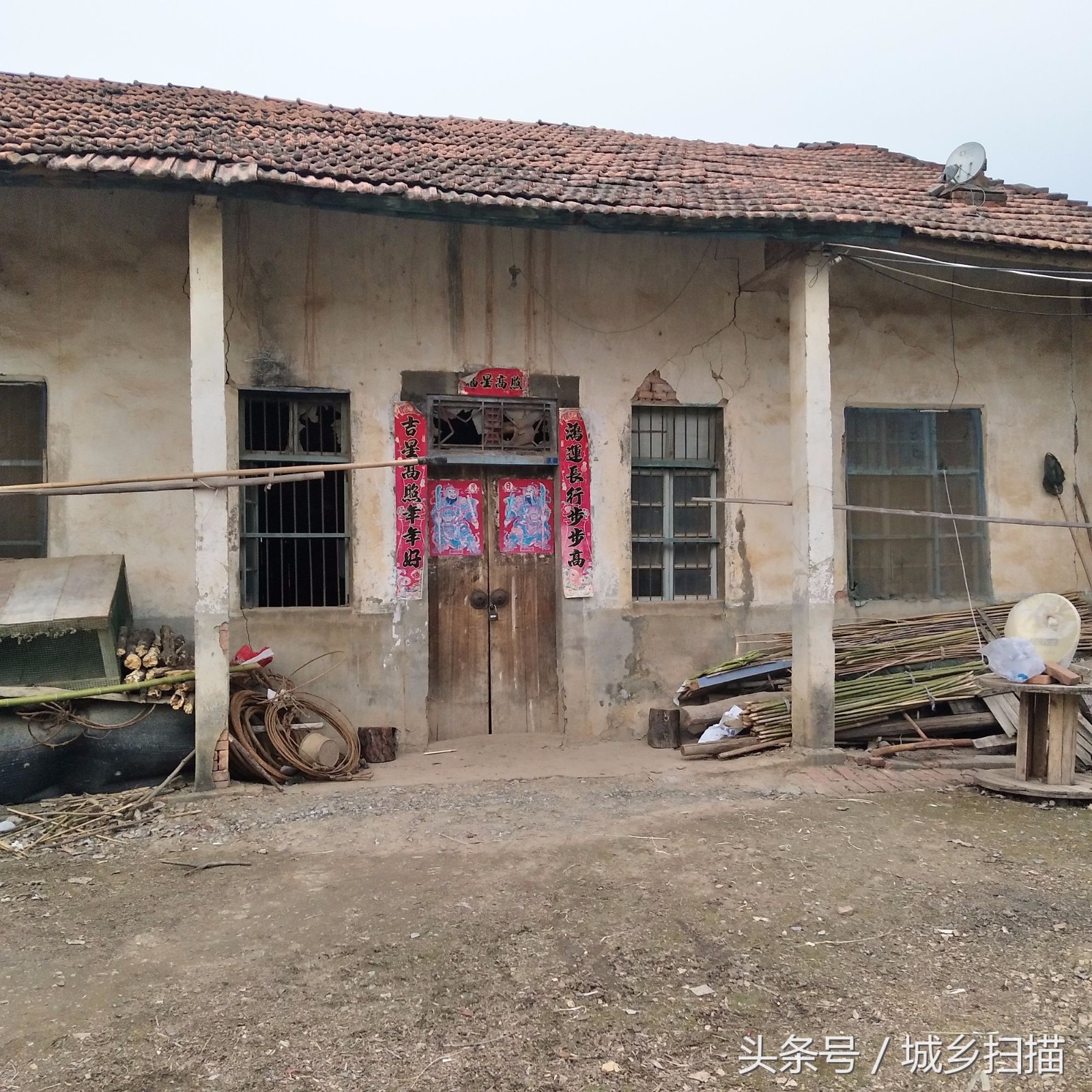 这是我们村诸葛大伯家的老房子(图1).