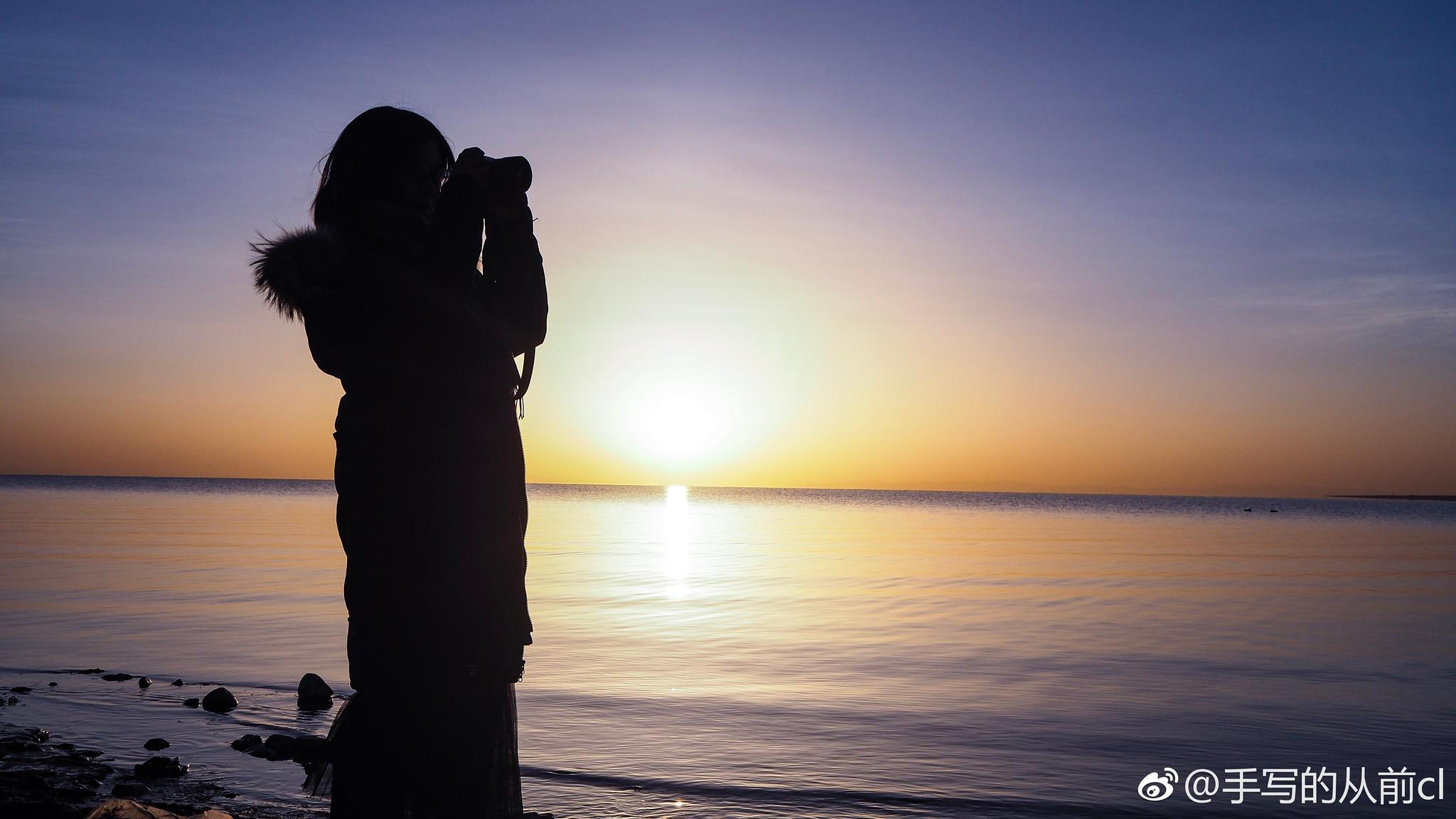 喜欢清晨青海湖畔的日出,向往候鸟翱翔天空的自由.